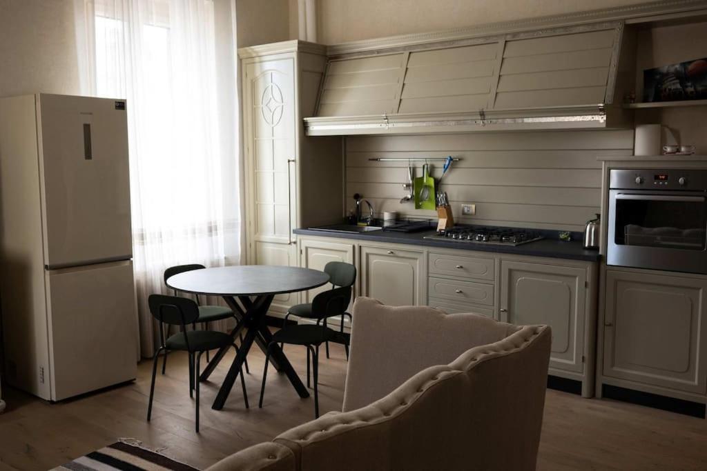 Merulana Penthouse: 5 Minutes Walk From Colosseum Ngoại thất bức ảnh